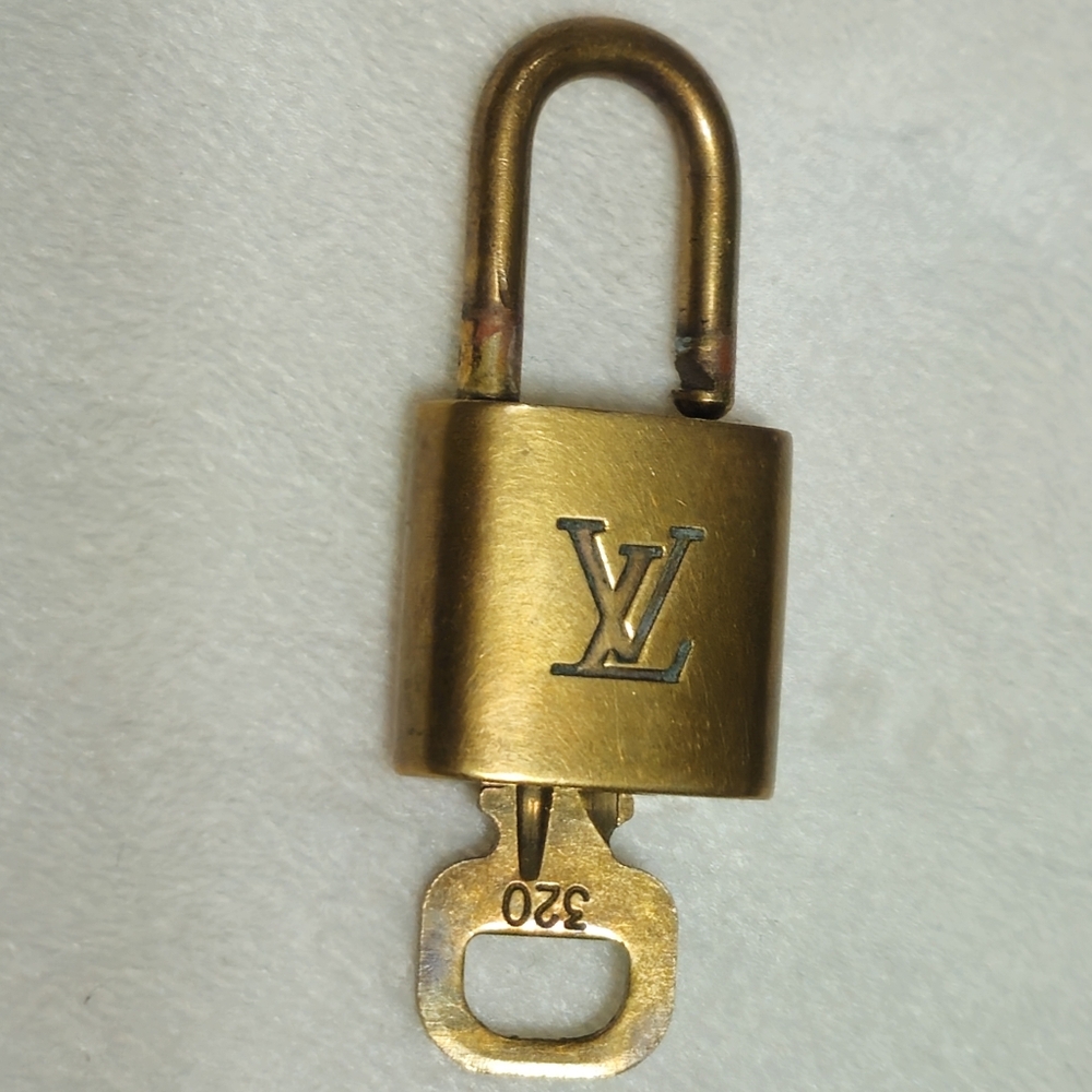 Authentic LV lock and Key - Picture 3 of 5